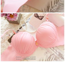 夏日时尚之选 粉红无痕褶皱丝滑内衣，尽享舒适与优雅